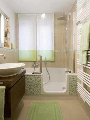 Badewanne mit Tür als Einstiegshilfe Badewanne mit Tür als Einstiegshilfe